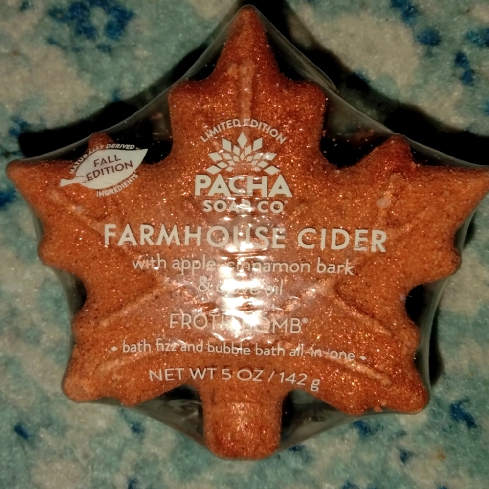 Pacha Froth Bomb NIP cinnamon apple and clove bubble bath & fizz